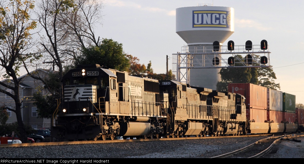 NS 2558 leads train 213 southbound very early in the morning